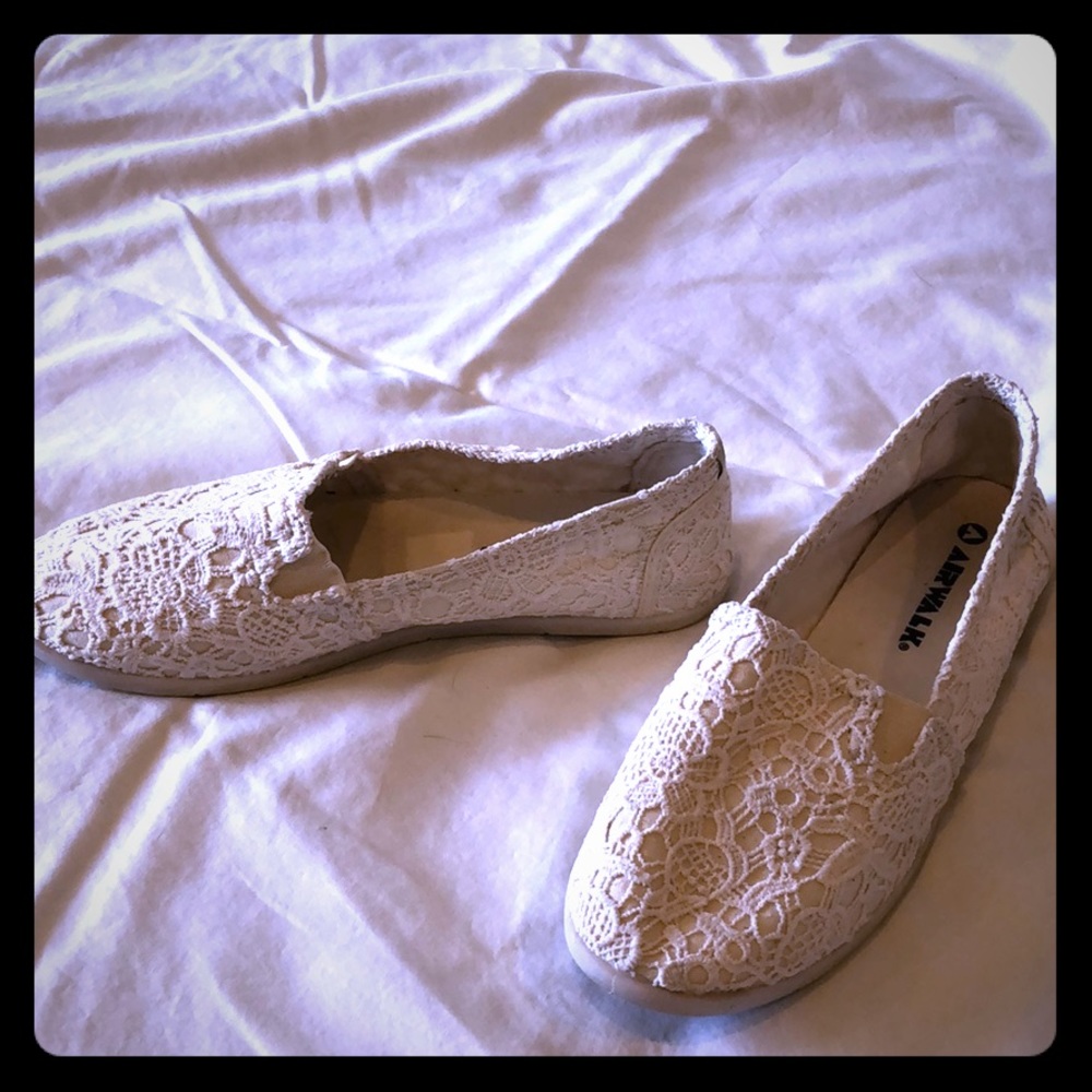 Cream-colored patterned flats